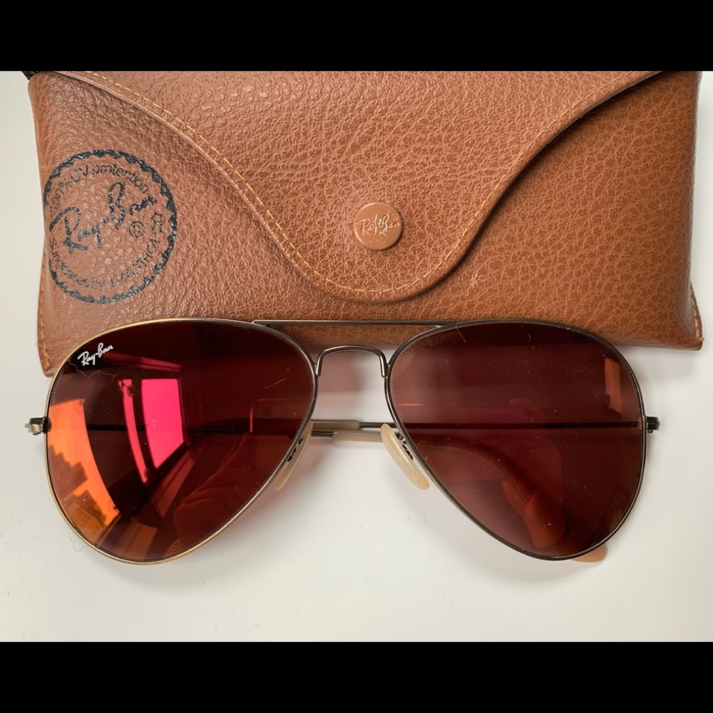Red reflective Ray ban aviators